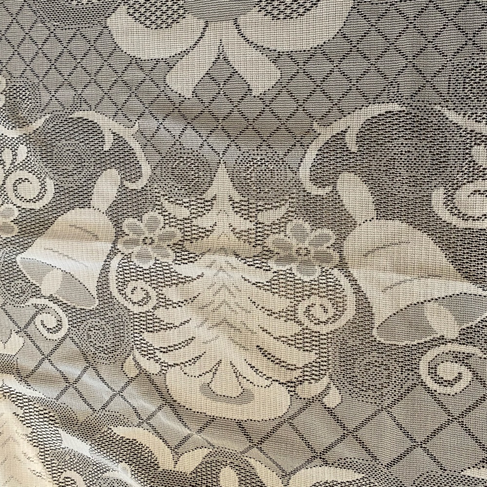 Lace Table cloth for 6 chair dining table. (35)